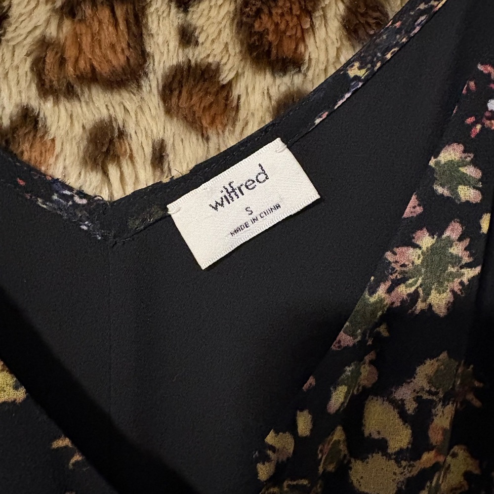Aritzia Wilfred Beaune Pleated Black Floral Midi Wrap Dress - Picture 4 of 5